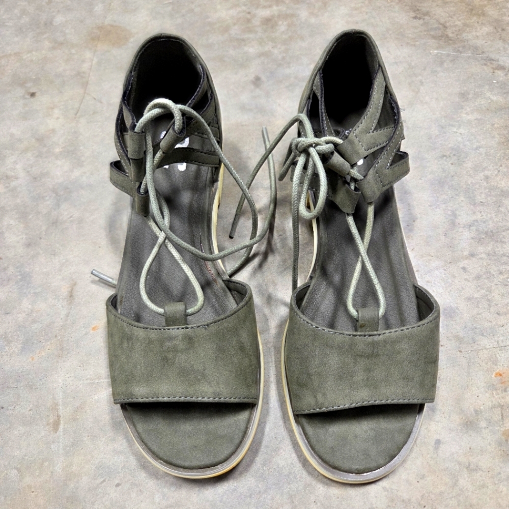 JG Women's Strappy Tie-up Green Suede Sandals. Size 5 1/2.
